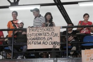 Estudantes protestam