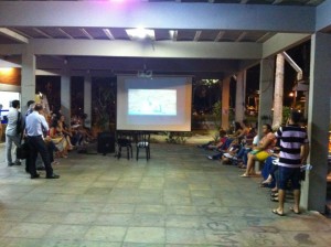 Telão foi montado na Praça da Alegria