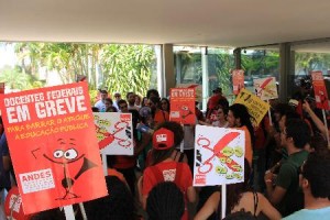 greve dos docentes federais completa 4 meses