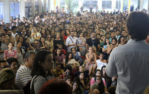 Professores, servidores e estudantes lotaram a assembleia universitária na UFPB, no dia 22/7